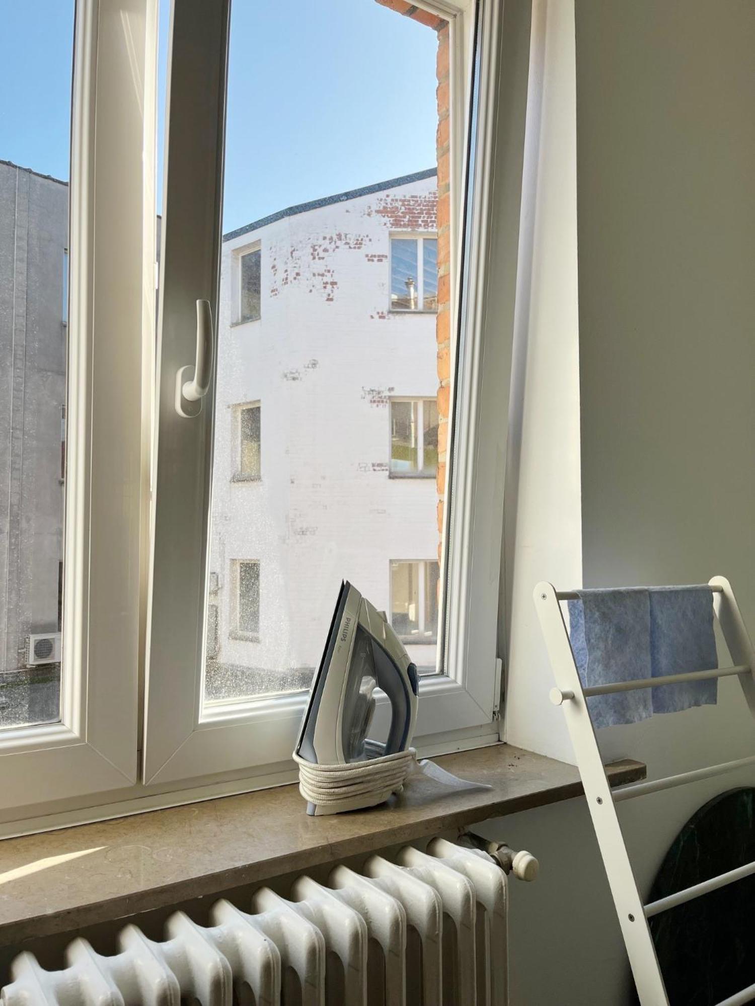 Trendy & Sunny Apartment In Гент Экстерьер фото