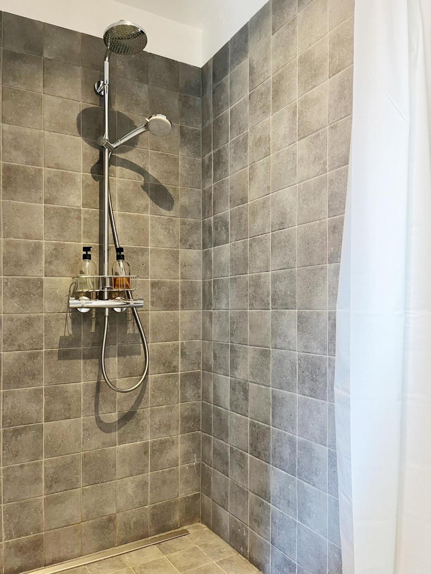 Trendy & Sunny Apartment In Гент Экстерьер фото