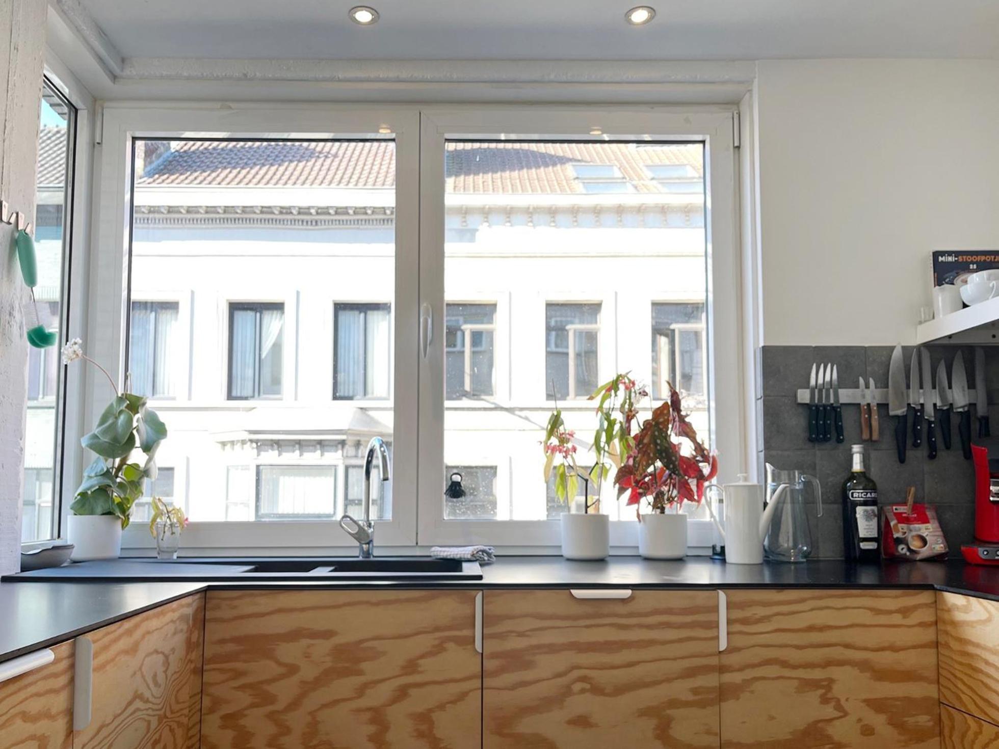 Trendy & Sunny Apartment In Гент Экстерьер фото