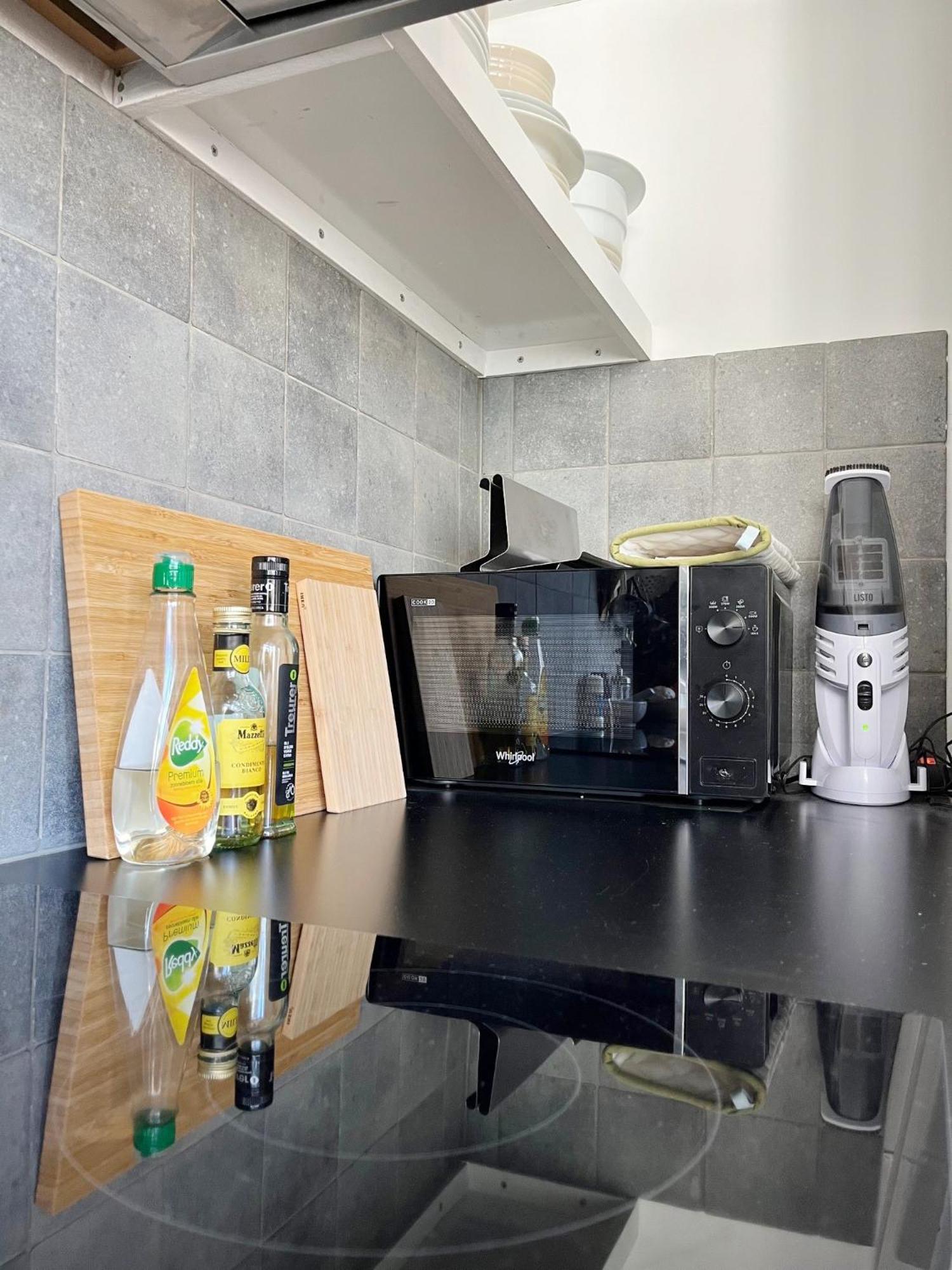 Trendy & Sunny Apartment In Гент Экстерьер фото
