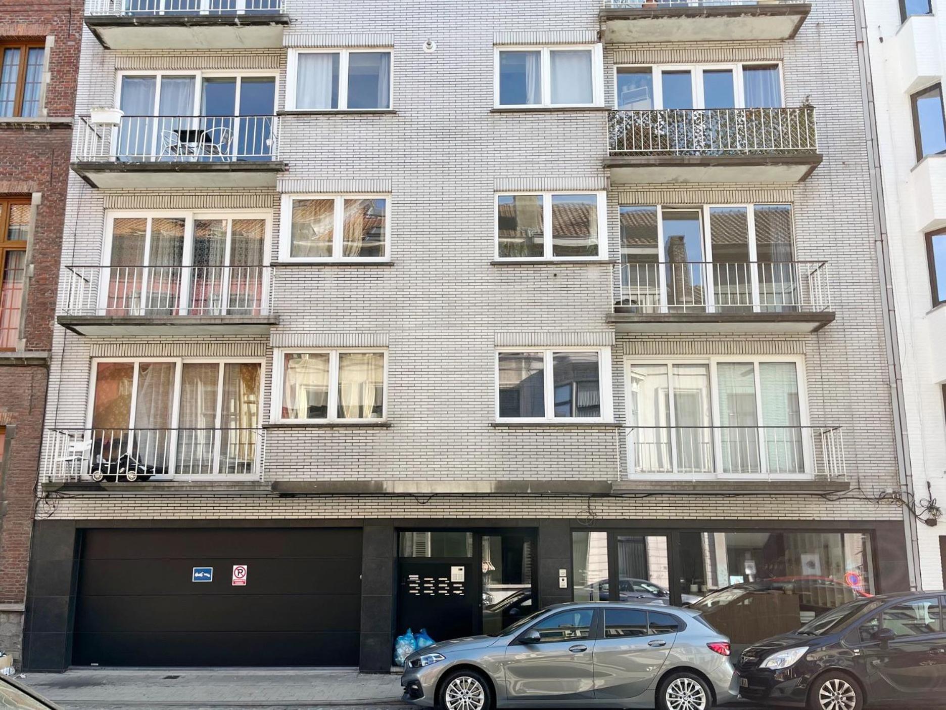 Trendy & Sunny Apartment In Гент Экстерьер фото